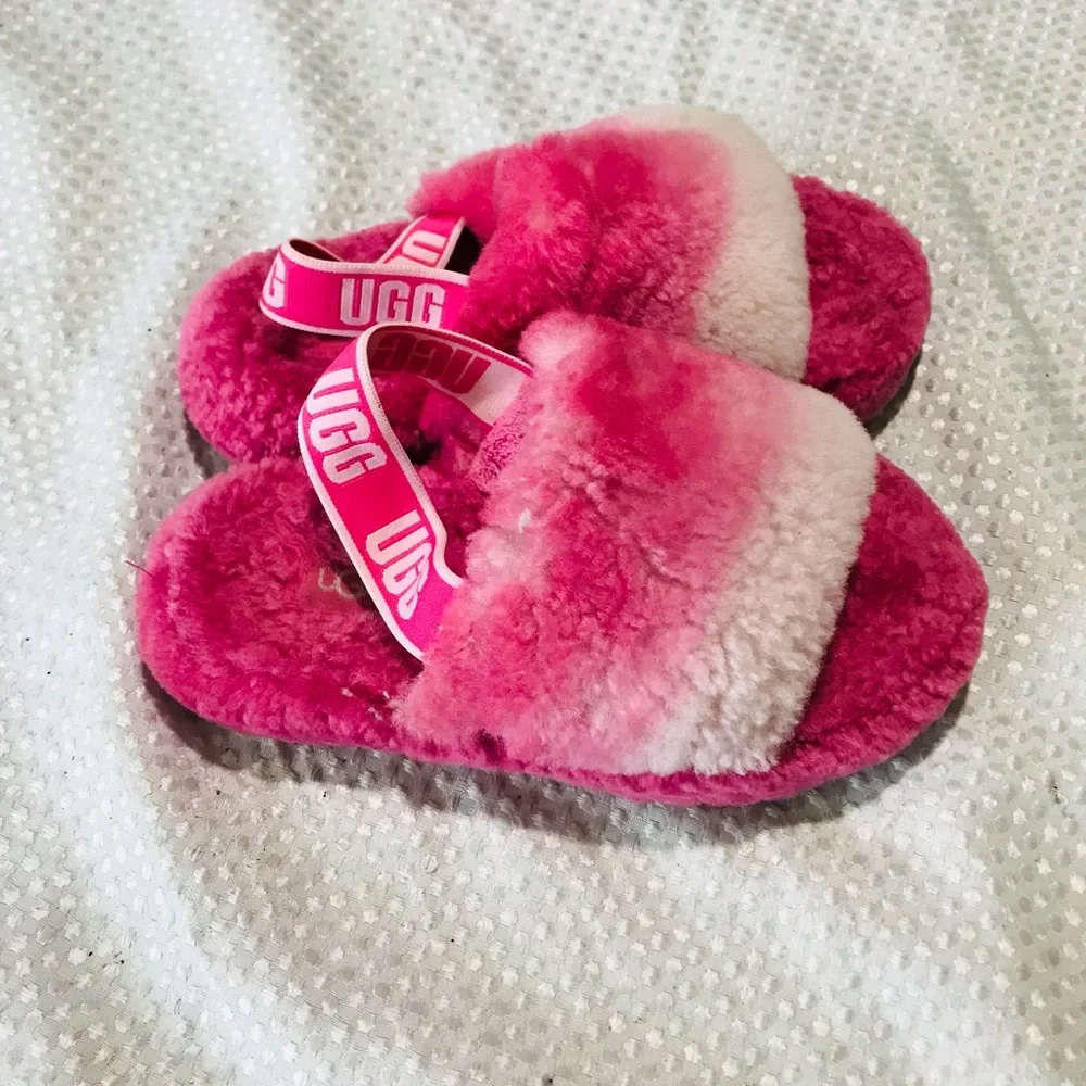 Ugg‎ slippers